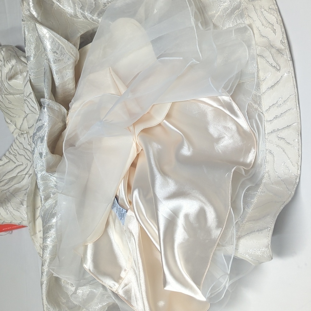 MONIQUE LHUILLIER white and silver Women's dress size 10. - Picture 13 of 16
